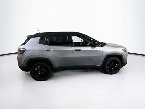 Used 2023 Jeep Compass Latitude w/ Convenience Group AWD/4WD image 4