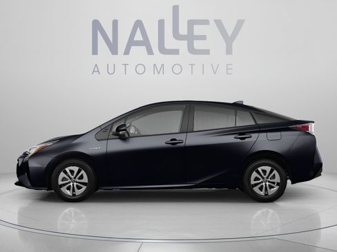 Used 2018 Toyota Prius Three FWD image 2