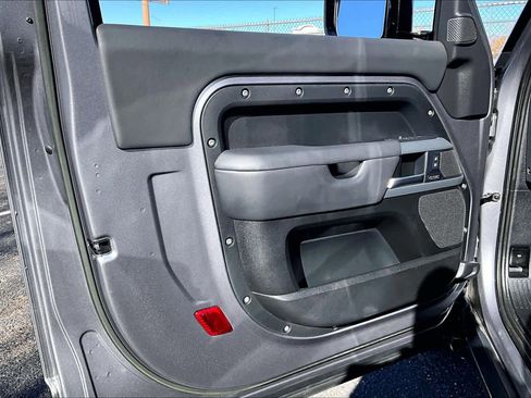 Used 2023 Land Rover Defender 90 X image 18