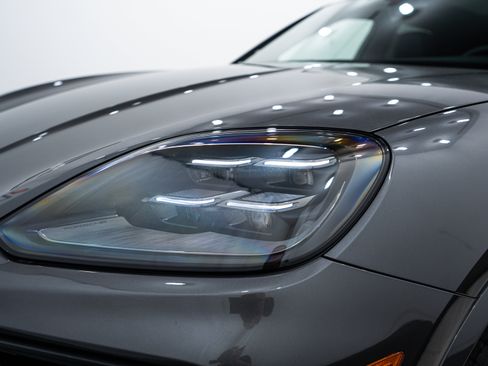 Certified 2025 Porsche Cayenne image 24