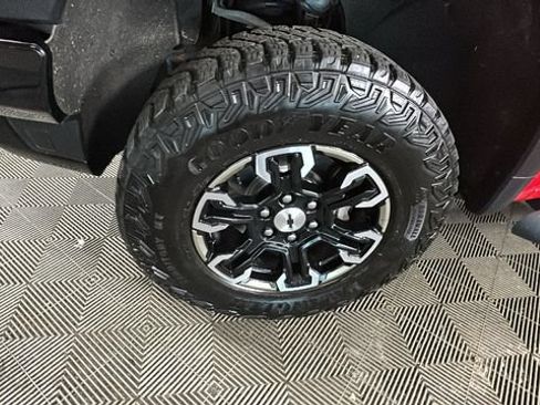 Used 2023 Chevrolet Silverado 1500 ZR2 AWD/4WD image 9