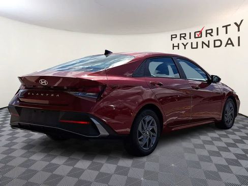 Used 2024 Hyundai Elantra SEL FWD image 4