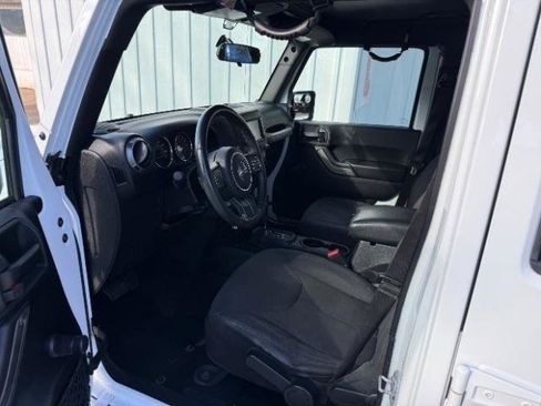 Used 2018 Jeep Wrangler Unlimited Sport w/ Connectivity Group image 18