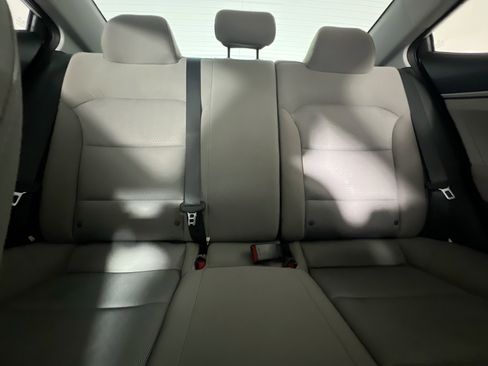 Used 2017 Hyundai Elantra SE image 29