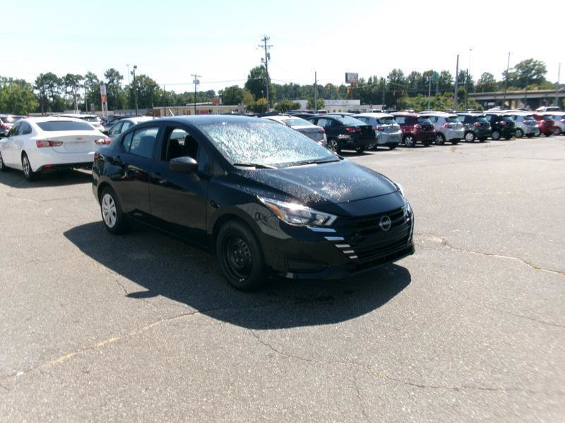 Used 2025 Nissan Versa S FWD image 12