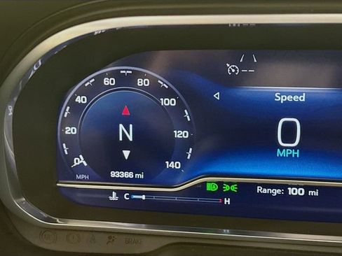 Used 2022 Chevrolet Suburban RST w/ Luxury Package image 12