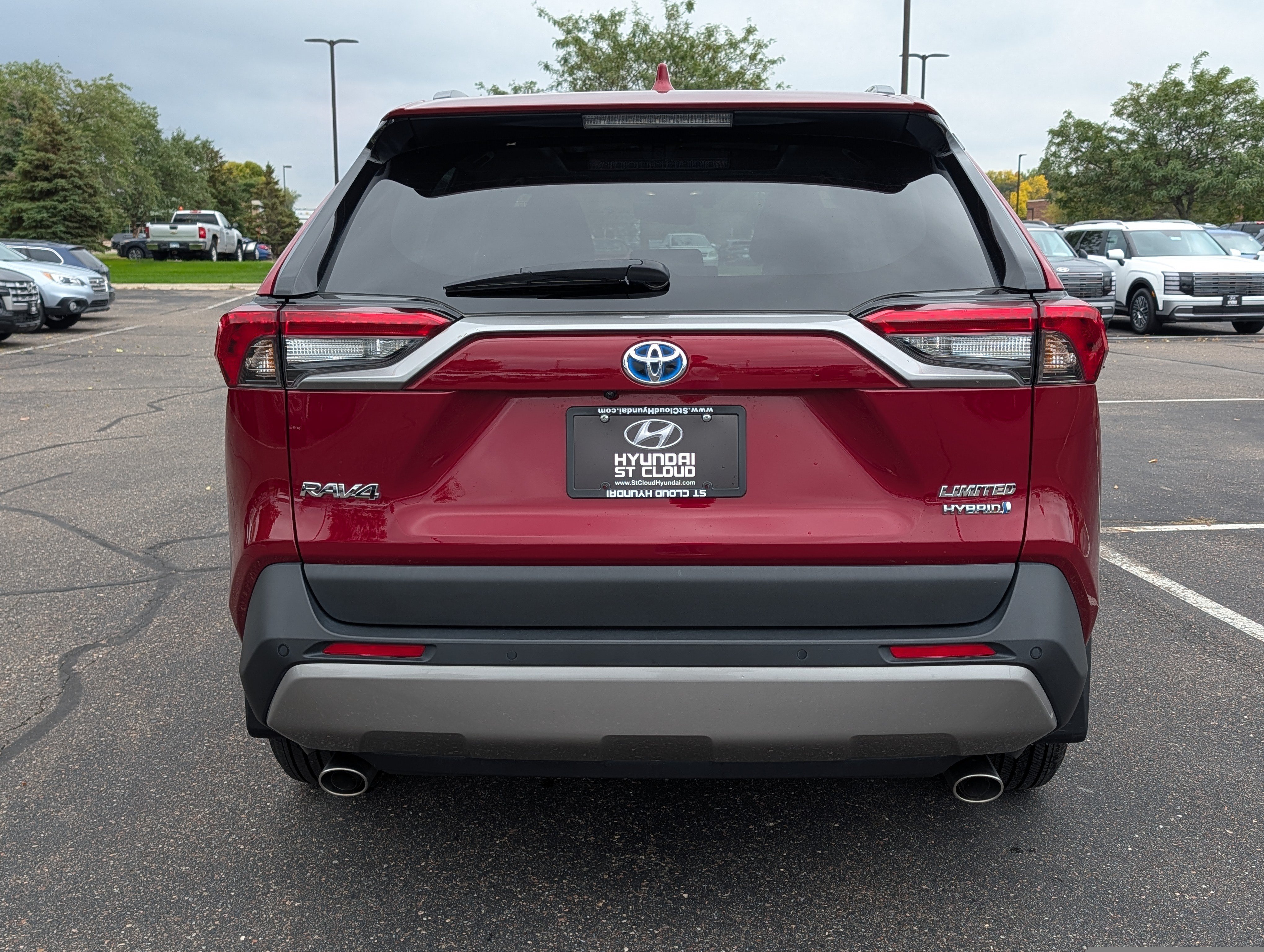 Used 2023 Toyota RAV4 Limited AWD/4WD image 4