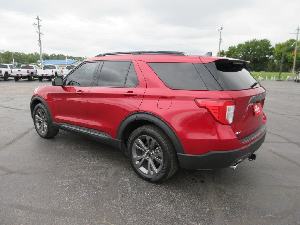 Used 2021 Ford Explorer XLT w/ Equipment Group 202A AWD/4WD image 8