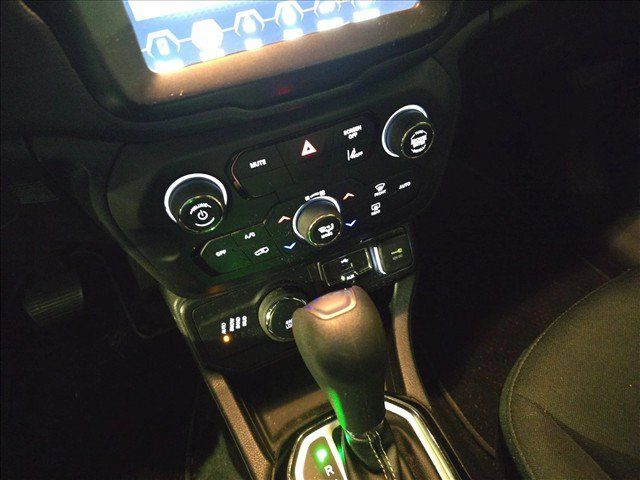Used 2021 Jeep Renegade Latitude AWD/4WD image 22