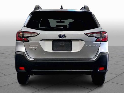 Used 2025 Subaru Outback Premium image 5