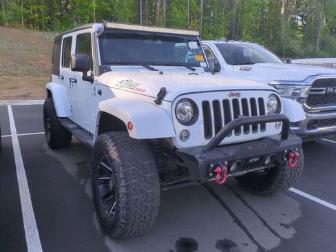 Used 2018 Jeep Wrangler Unlimited Sahara w/ Connectivity Group image 3