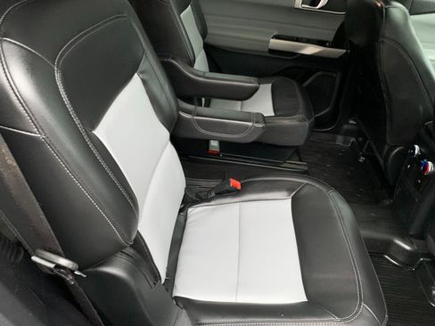 Used 2022 Ford Explorer XLT w/ Equipment Group 202A image 13