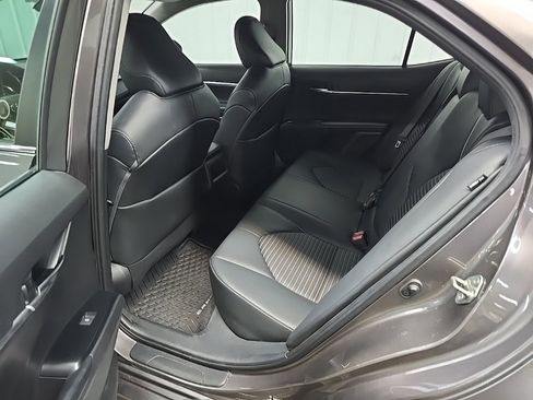 Used 2020 Toyota Camry SE image 30