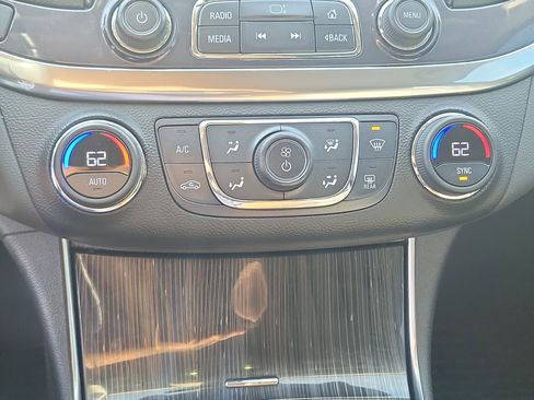 Used 2016 Chevrolet Impala LT w/ Convenience Package image 30