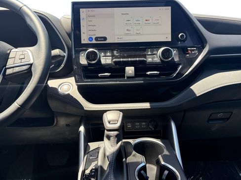 Used 2023 Toyota Highlander XSE FWD image 15