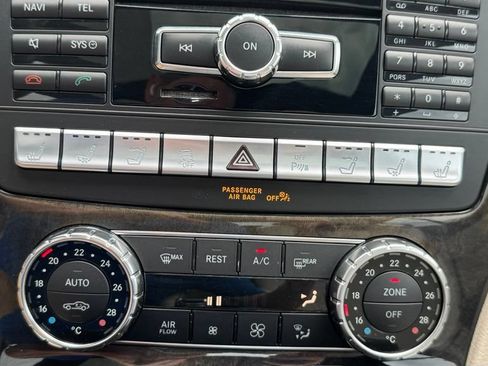 Used 2013 Mercedes-Benz SL 550 image 35