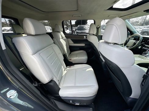 Used 2025 Hyundai Santa Fe Calligraphy image 30