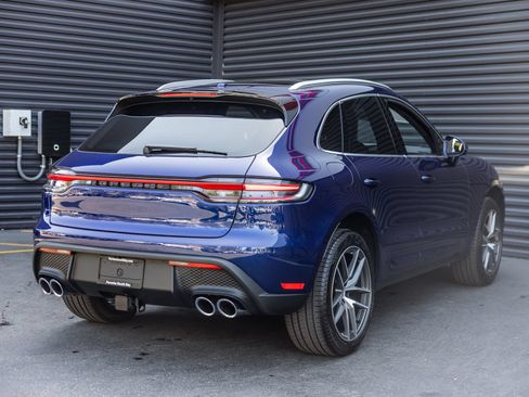 Certified 2026 Porsche Macan AWD/4WD image 9