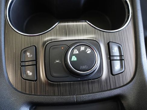 Used 2023 GMC Acadia SLT image 23