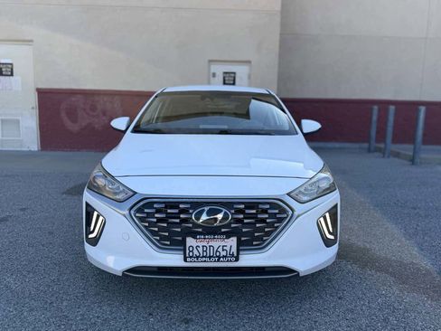Used 2020 Hyundai Ioniq SE image 2