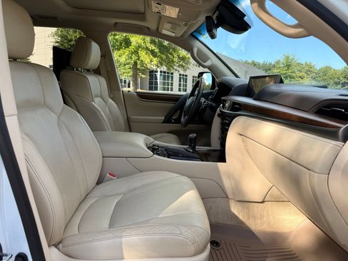 Used 2018 Lexus LX 570 4WD w/ Luxury Package image 36