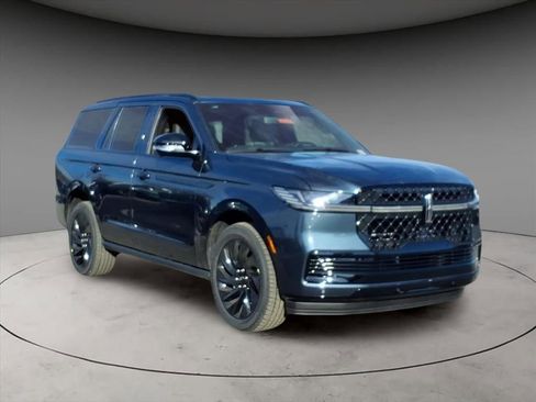 New 2025 Lincoln Navigator Reserve w/ Jet Appearance Package AWD/4WD image 14