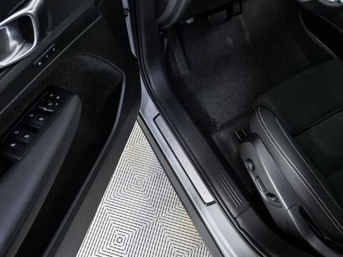 Certified 2025 Volvo XC40 B5 Plus image 9