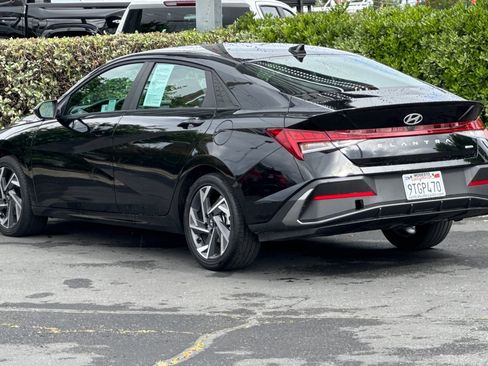 Used 2025 Hyundai Elantra SEL w/ Cargo Package FWD image 6