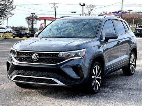 Used 2022 Volkswagen Taos SE image 4