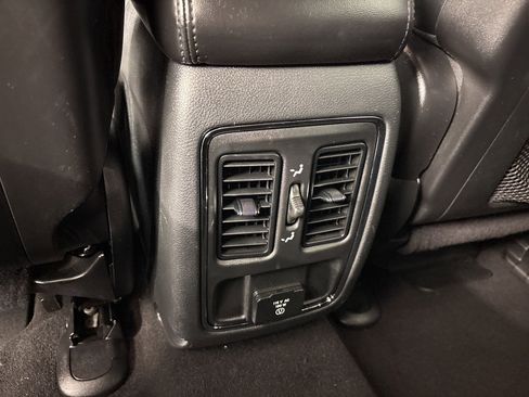 Used 2019 Jeep Grand Cherokee Altitude image 26