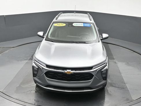Used 2025 Chevrolet Trax LT w/ LT Convenience Package FWD image 27