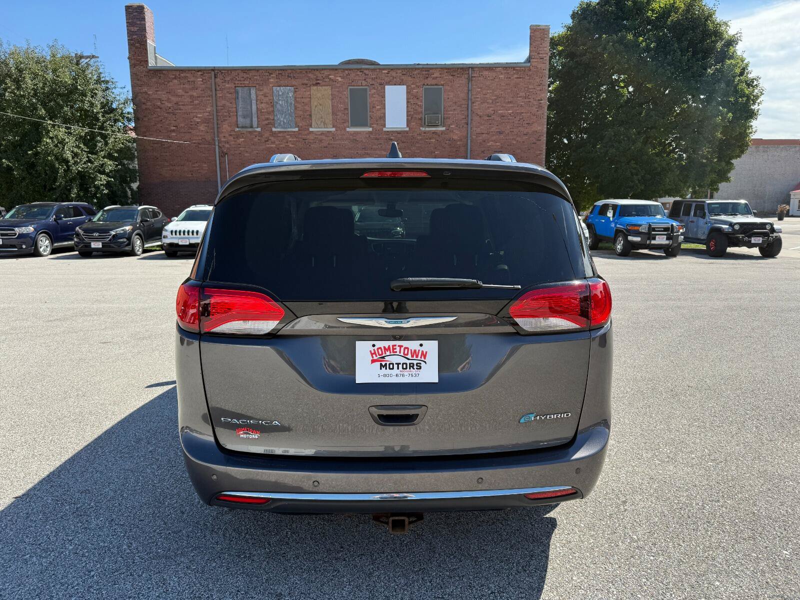 Used 2020 Chrysler Pacifica Touring-L w/ Premium Audio Group FWD image 6