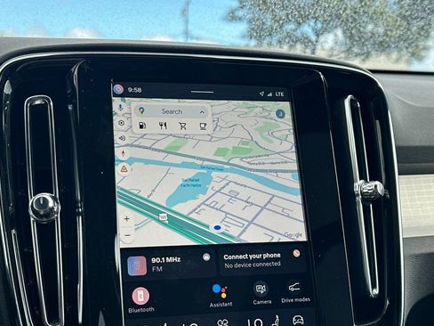 Certified 2025 Volvo XC40 B5 Core image 22