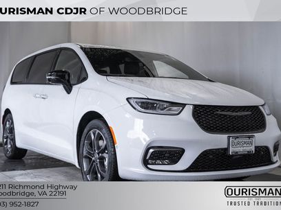 New 2026 Chrysler Pacifica Select