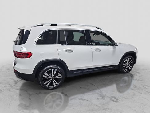 New 2025 Mercedes-Benz GLB 250 image 4