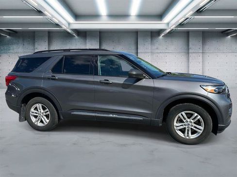 Used 2023 Ford Explorer XLT AWD/4WD image 3
