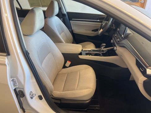 Used 2023 Nissan Altima 2.5 SV AWD/4WD image 25