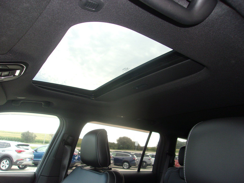 Used 2024 Jeep Grand Cherokee L Altitude AWD/4WD image 12