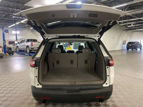 Used 2020 Chevrolet Traverse LT image 10