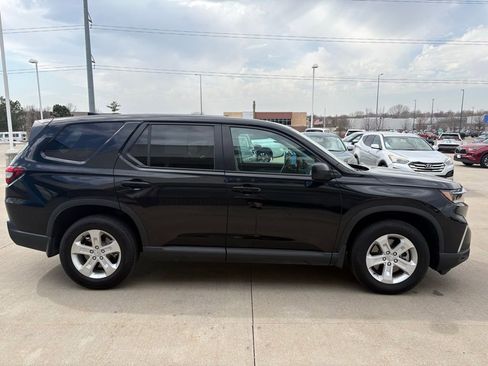 Used 2023 Honda Pilot LX image 4
