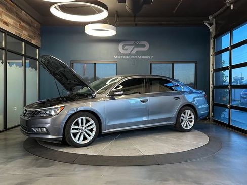 Used 2018 Volkswagen Passat 2.0T SE FWD image 22