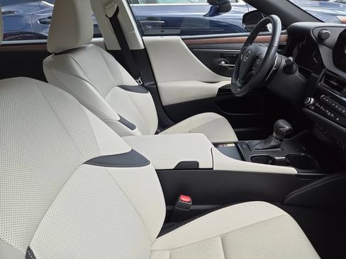 Used 2025 Lexus ES 350 w/ Premium Package FWD image 5