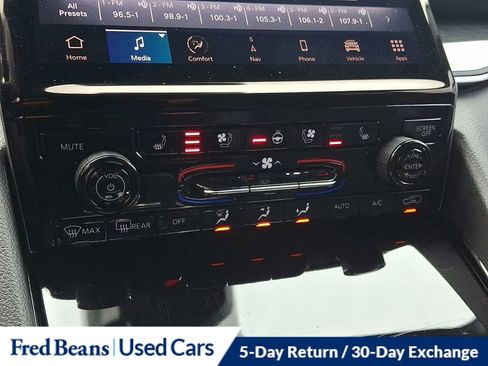 Used 2022 Jeep Grand Cherokee Trailhawk w/ Luxury Tech Group III image 16