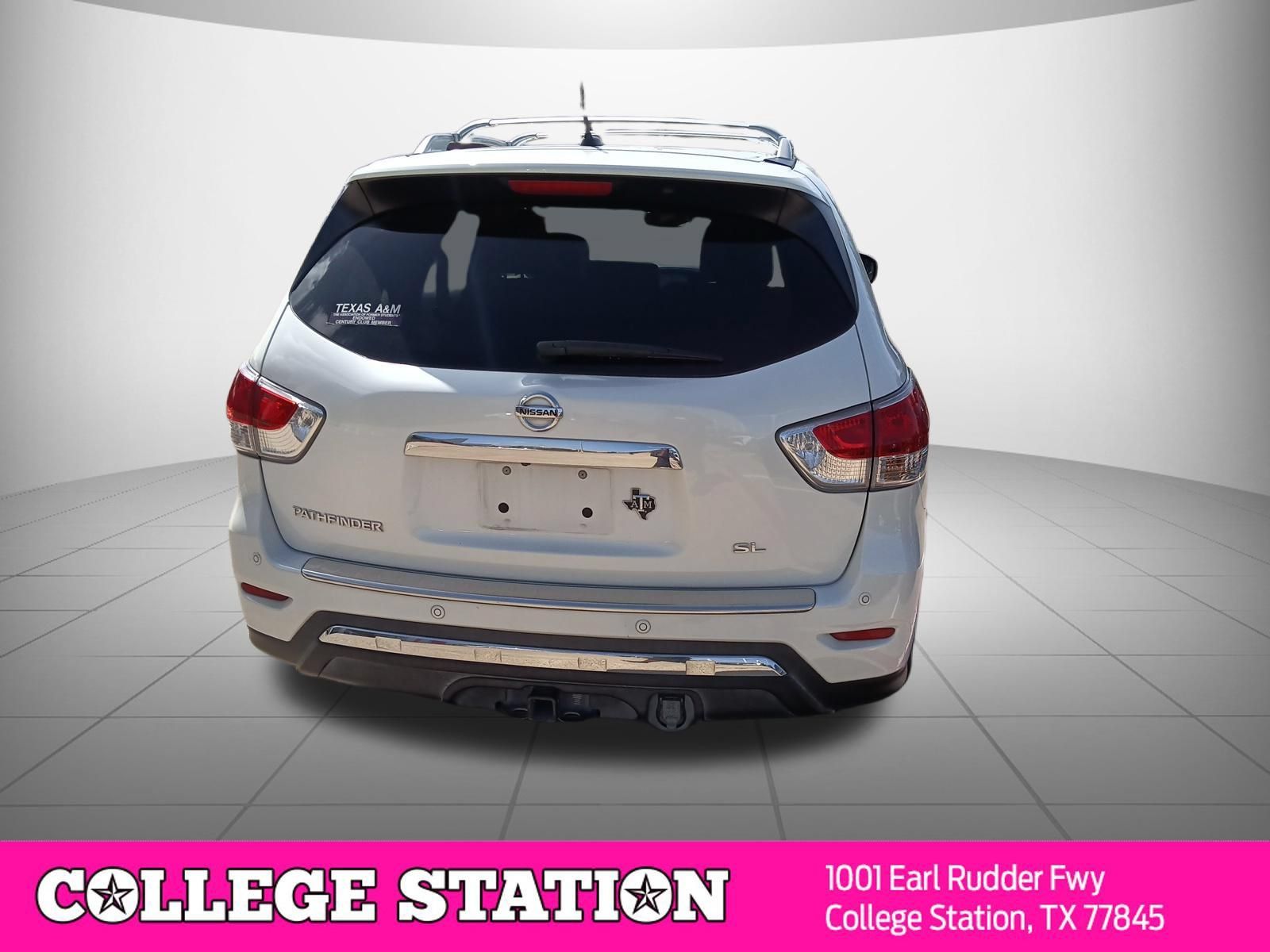 Used 2016 Nissan Pathfinder SL w/ SL Premium Package FWD image 3