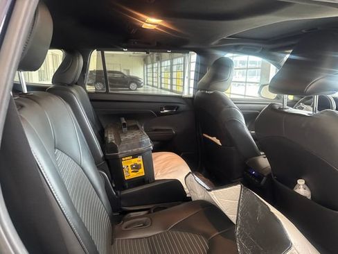 Used 2021 Toyota Highlander XSE FWD image 13