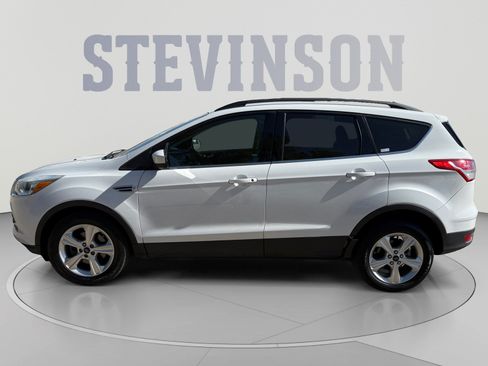 Used 2016 Ford Escape SE w/ Equipment Group 201A FWD image 2