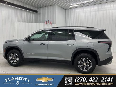 New 2026 Chevrolet Traverse LT w/ Driver Confidence Package AWD/4WD image 5