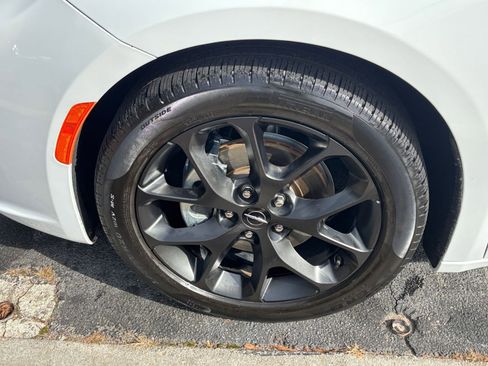 Used 2025 Chrysler Pacifica Limited image 31