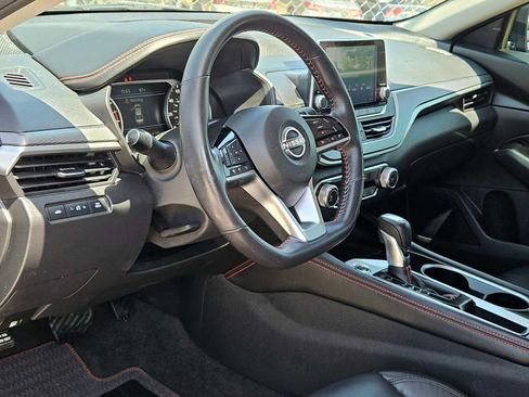 Used 2023 Nissan Altima 2.5 SR FWD image 2