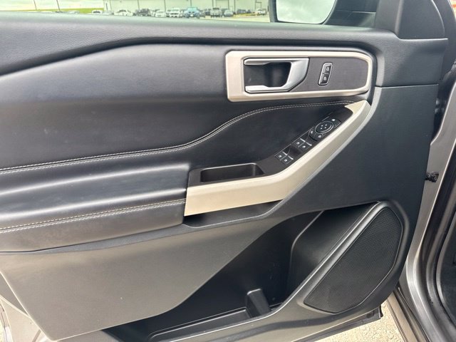 Used 2021 Ford Explorer XLT w/ Equipment Group 202A RWD image 16